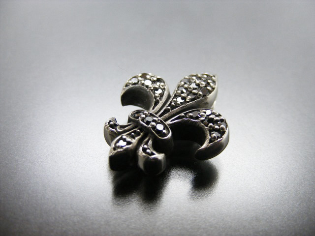 Anhänger französische Lilie, Black Onyx