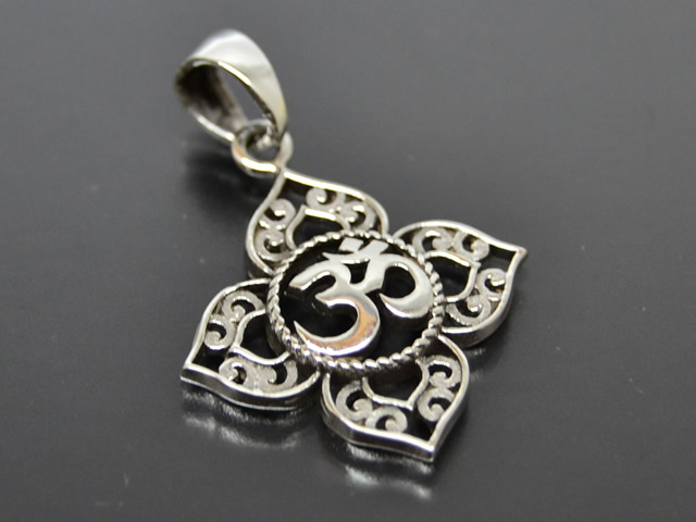 Anhänger OM, AUM im Lotus