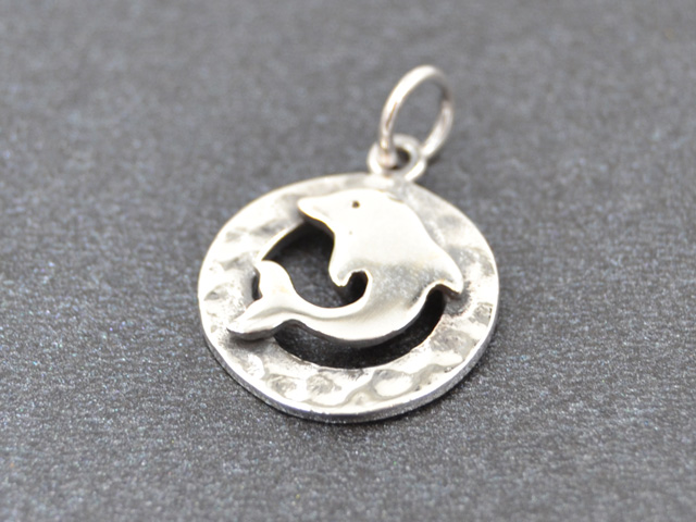 Anhänger Delfin, gehämmert 