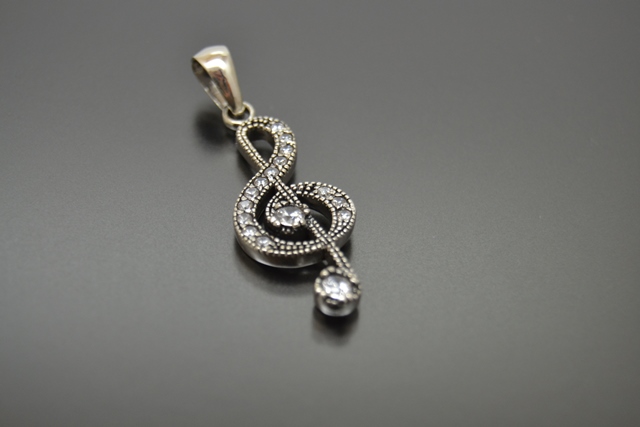 Anhänger Notenschlüssel mit Premium Crystal