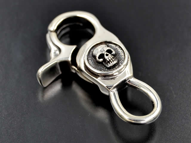 Karabiner Totenkopf, Schlüsselanhänger 