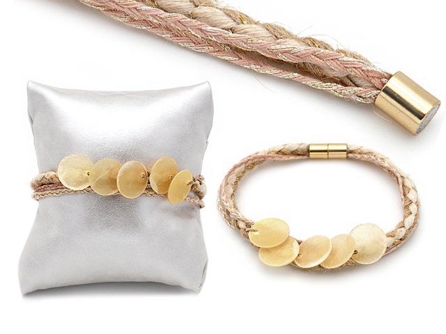 Baumwollarmband mit Muschelplättchen (20 cm)