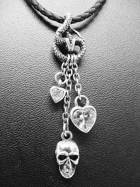 Anhänger Schlange Totenkopf und Herz mit Zirkonia