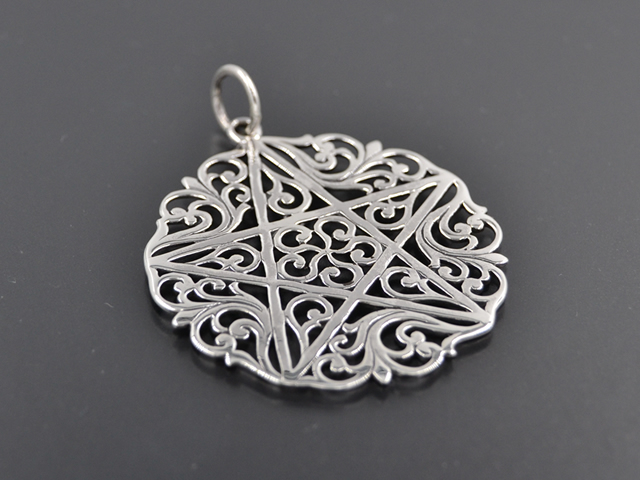 Anhänger mit floralem Muster, Stern