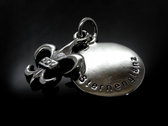 Anhänger "Sternenglanz" mit Lilie