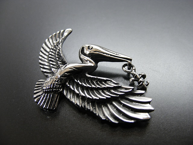 AnhäAnhänger Pelikan